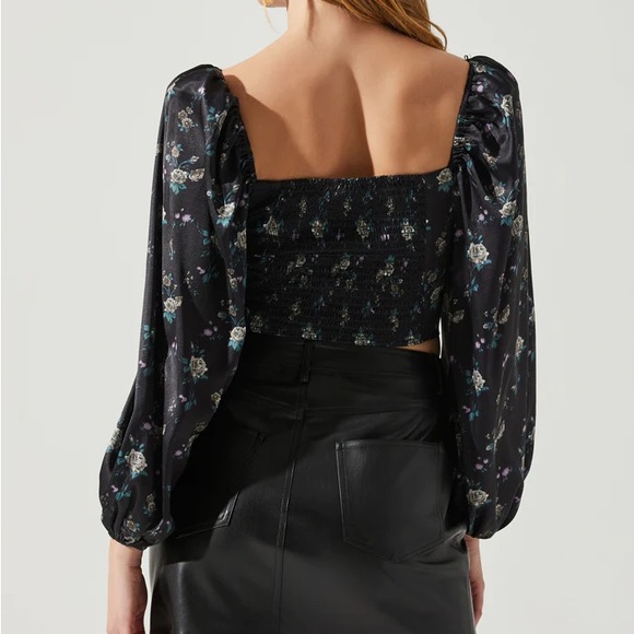 ASTR THE LABEL JOSEPHINE TOP BLACK FLORAL - Picture 2 of 4